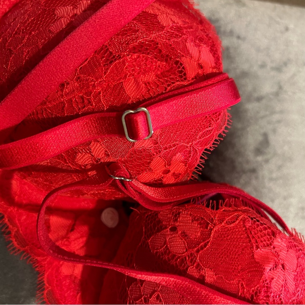 Victoria’s Secret bra - Picture 9 of 10